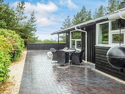 5 Star Holiday Home in Henne