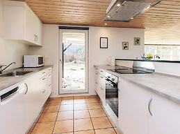 5 Star Holiday Home in Hals