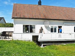 10 Person Holiday Home in Vevang