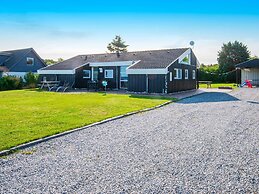 10 Person Holiday Home in Allingabro-by Traum