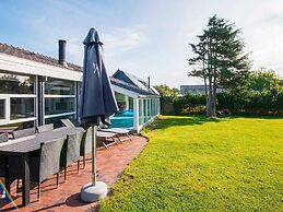 10 Person Holiday Home in Allingabro-by Traum