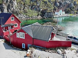 6 Person Holiday Home in Rubbestadneset
