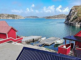 6 Person Holiday Home in Rubbestadneset