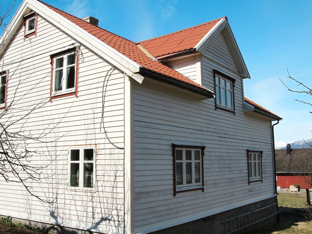 7 Person Holiday Home in Fresvik