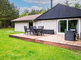 6 Person Holiday Home in Ulfborg
