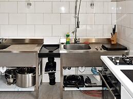 8 Person Holiday Home in Lesund