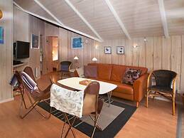 Whirlpool Cottage Oasis-by Traum