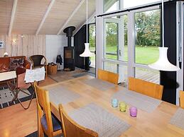 Whirlpool Cottage Oasis-by Traum