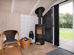 Whirlpool Cottage Oasis-by Traum