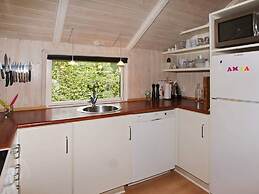 Whirlpool Cottage Oasis-by Traum