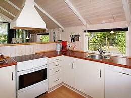 Whirlpool Cottage Oasis-by Traum