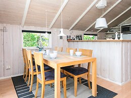 Whirlpool Cottage Oasis-by Traum