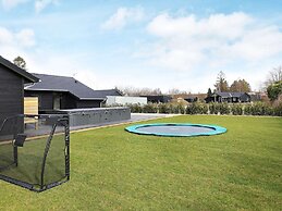 14 Person Holiday Home in Vaeggerlose