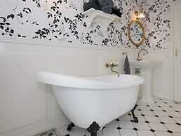 Historic Stay in Hejlsminde Sea