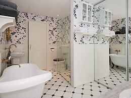 Historic Stay in Hejlsminde Sea