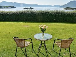 2 Person Holiday Home in Aheim