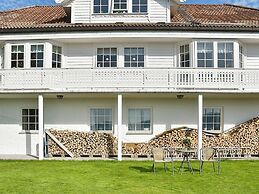 2 Person Holiday Home in Aheim