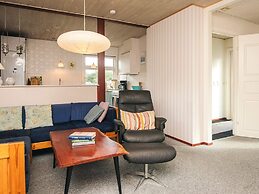 6 Person Holiday Home in Hemmet