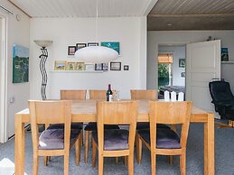 6 Person Holiday Home in Hemmet