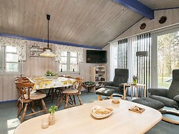 Plush Holiday Home in Storvorde With Roofed Terrace