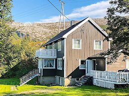 6 Person Holiday Home in Vevelstad