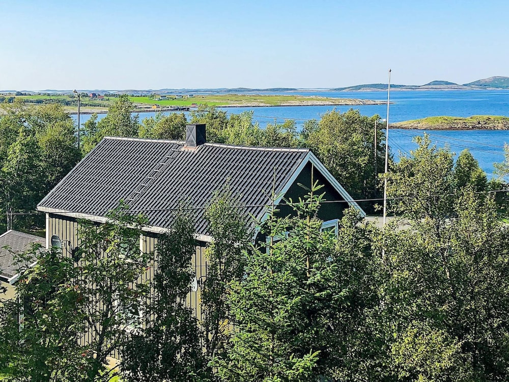 6 Person Holiday Home in Vevelstad