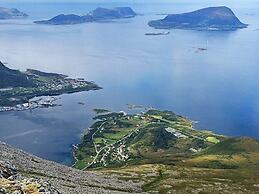5 Star Holiday Home in Brattvag