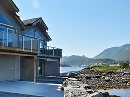 5 Star Holiday Home in Brattvag