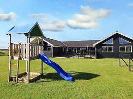 5 Star Holiday Home in Lokken