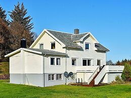 4 Star Holiday Home in Midsund