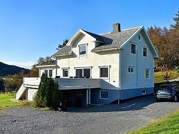 4 Star Holiday Home in Midsund