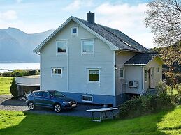 4 Star Holiday Home in Midsund