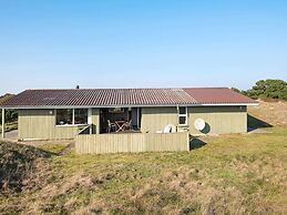 Tranquil Beach Cottage in Rindby-by Traum