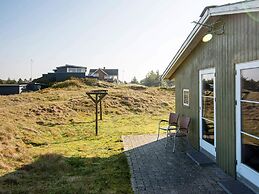 Tranquil Beach Cottage in Rindby-by Traum