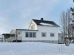 9 Person Holiday Home in Svensby