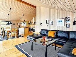 5 Star Holiday Home in Vaeggerlose
