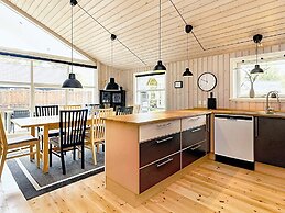 5 Star Holiday Home in Vaeggerlose