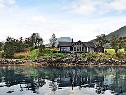 Holiday Home in Gullesfjord