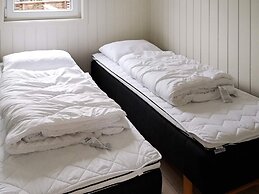 5 Star Holiday Home in Urangsvag