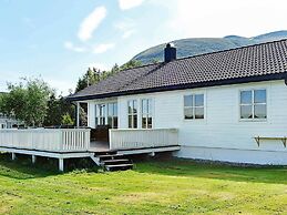 Holiday Home in Tomrefjord