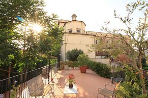 Incenso Fine Studio in quiet Residence with Garden and Rooftop