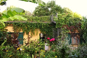 Incenso Fine Studio in quiet Residence with Garden and Rooftop