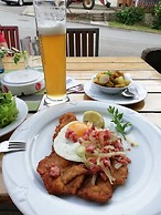 ZUR Schonen Schnitterin Gasthof