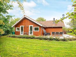 5 Star Holiday Home in Allingabro