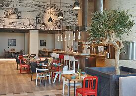 Hilton Salwa Beach Resort & Villas
