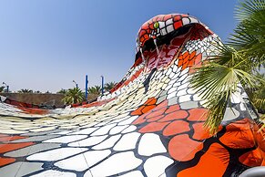Hilton Salwa Beach Resort & Villas
