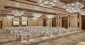 Hilton Salwa Beach Resort & Villas