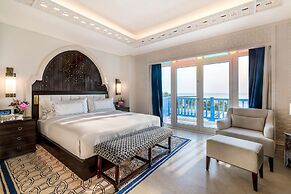 Hilton Salwa Beach Resort & Villas