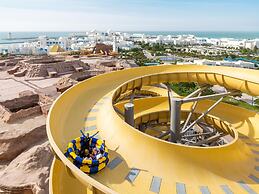 Hilton Salwa Beach Resort & Villas