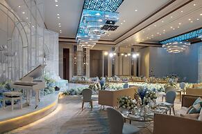 Hilton Salwa Beach Resort & Villas